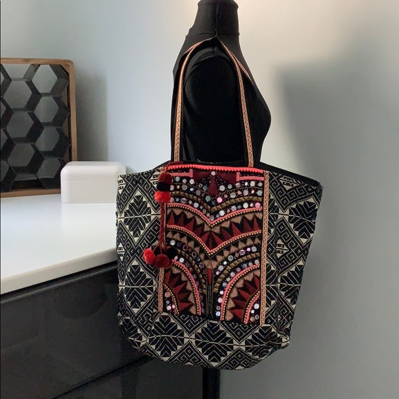 America & Beyond Handbags - NEW Boho Embroidered & Beaded Bag